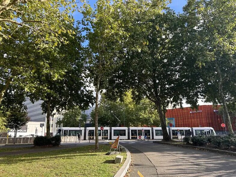 Bureau dans Rouen à louer - Photo de l’immeuble – Image 3 sur 6