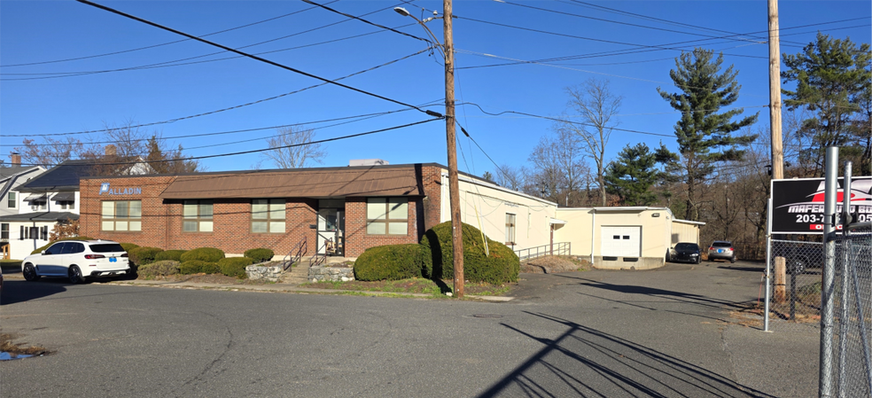 16 Edwin Ave, Waterbury, CT à vendre - Photo de l’immeuble – Image 1 sur 2