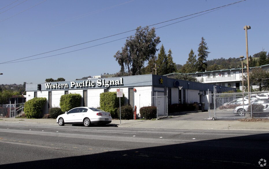 15890 Foothill Blvd, San Leandro, CA à vendre - Photo de l’immeuble – Image 3 sur 17