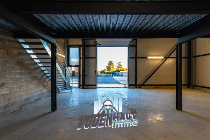 Local d’activités dans Deyme à louer - Photo de l’immeuble – Image 3 sur 9