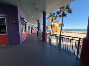 250 N Atlantic Ave, Daytona Beach, FL à louer Photo de l’immeuble– Image 1 sur 10