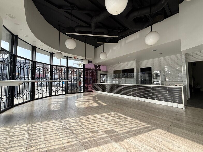 2501 W Sunset Blvd, Los Angeles, CA à louer - Photo de l’immeuble – Image 2 sur 15