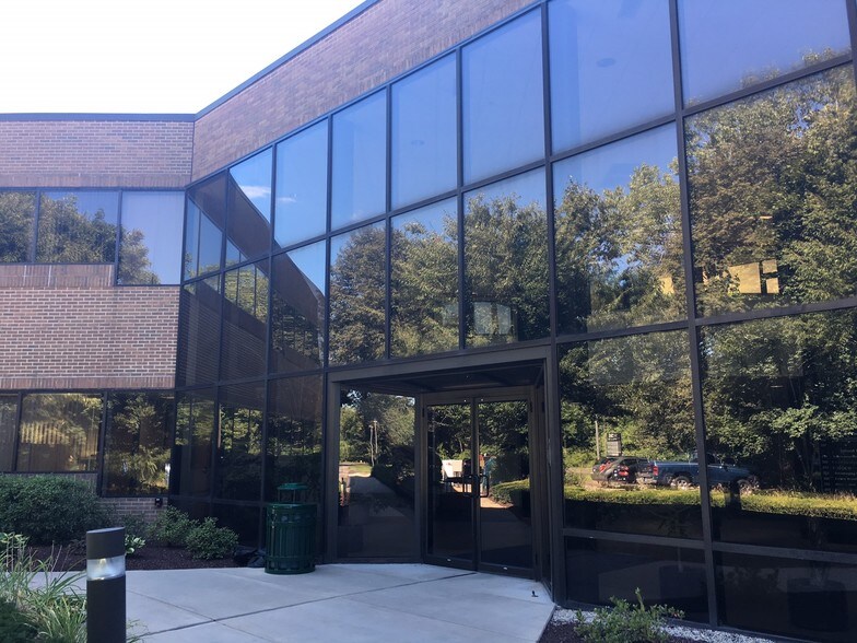 1781 Highland Ave, Cheshire, CT à louer - Photo principale – Image 1 sur 13