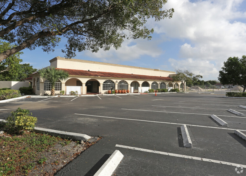 6539 W Commercial Blvd, Fort Lauderdale, FL à louer - Photo de l’immeuble – Image 1 sur 12