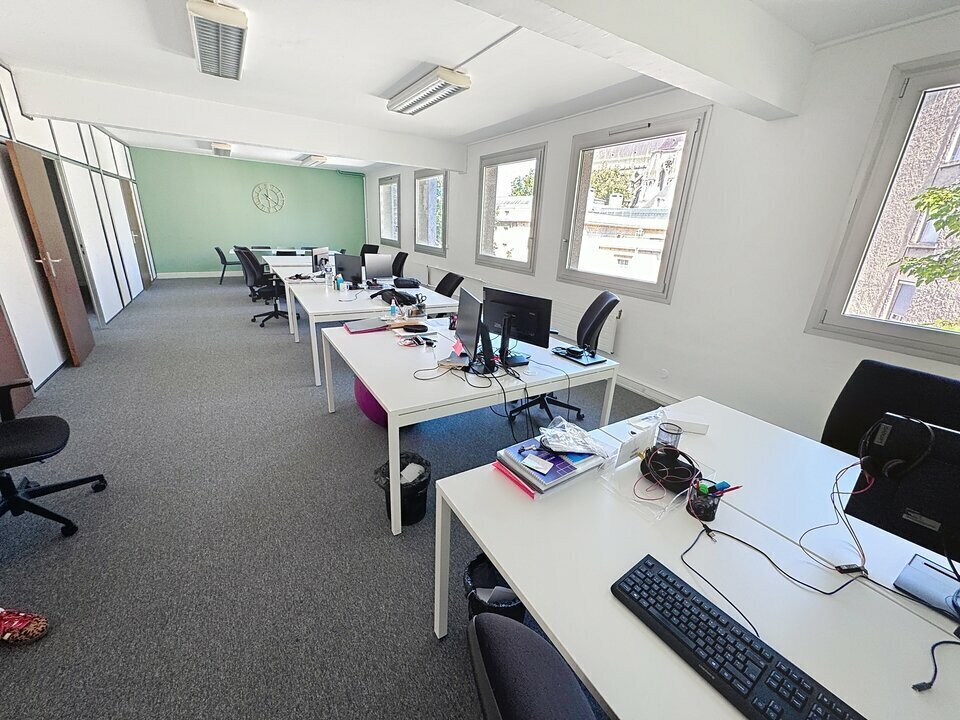 Bureau dans Reims à louer Photo de l’immeuble– Image 1 sur 12