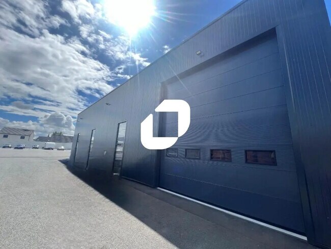 Plus de détails pour 28 Avenue Francois Mitterrand, Petite-Forêt - Local d'activités à louer