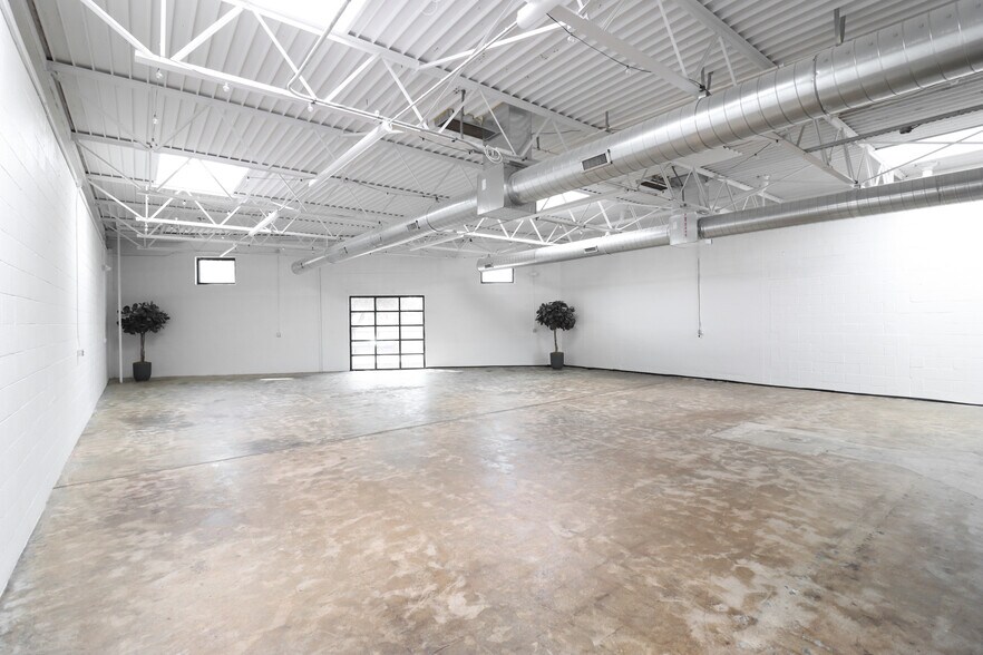2285 & 2289 Vantage St, Dallas, TX à louer - Photo de l’immeuble – Image 3 sur 12