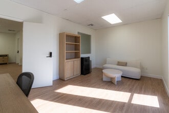 8301 Florence Ave, Downey, CA à louer Photo intérieure– Image 2 sur 8