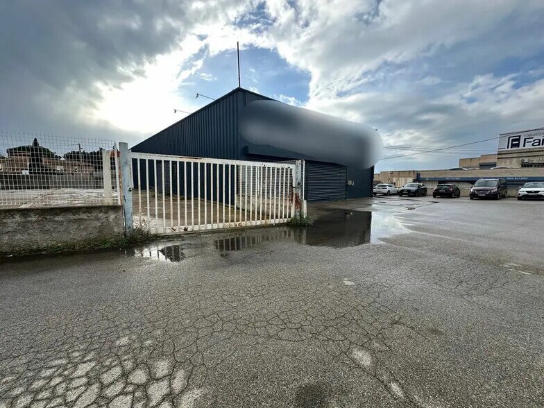 Local commercial dans Port-de-Bouc à vendre - Photo de l’immeuble – Image 2 sur 12