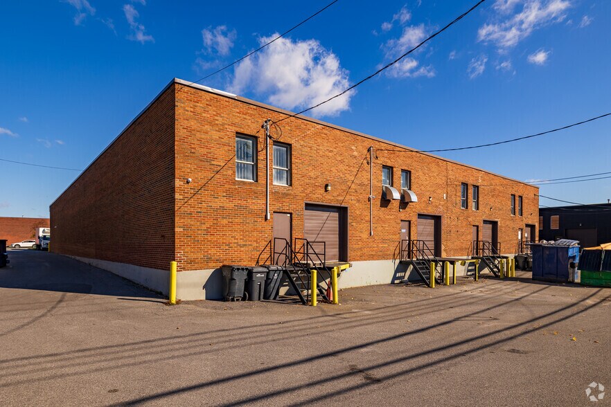 1050-1070 Rue Beaulac, Montréal, QC à louer - Photo de l’immeuble – Image 3 sur 5