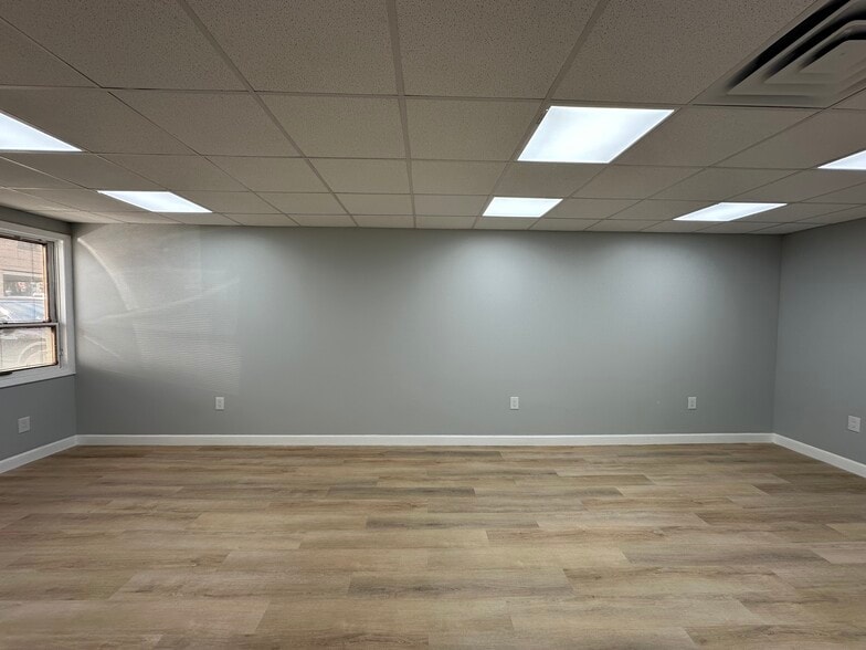 196 Paterson Ave, East Rutherford, NJ à louer - Photo intérieure – Image 3 sur 16