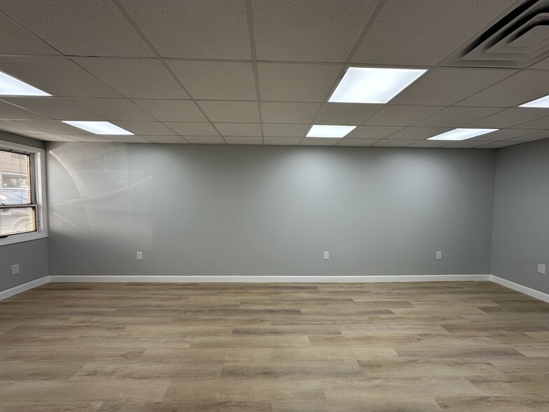 196 Paterson Ave, East Rutherford, NJ à louer - Photo intérieure – Image 3 sur 16
