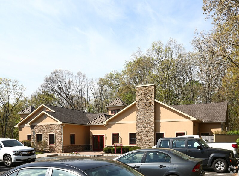 88 S Lakeview Dr, Gibbsboro, NJ à vendre - Photo principale – Image 1 sur 6