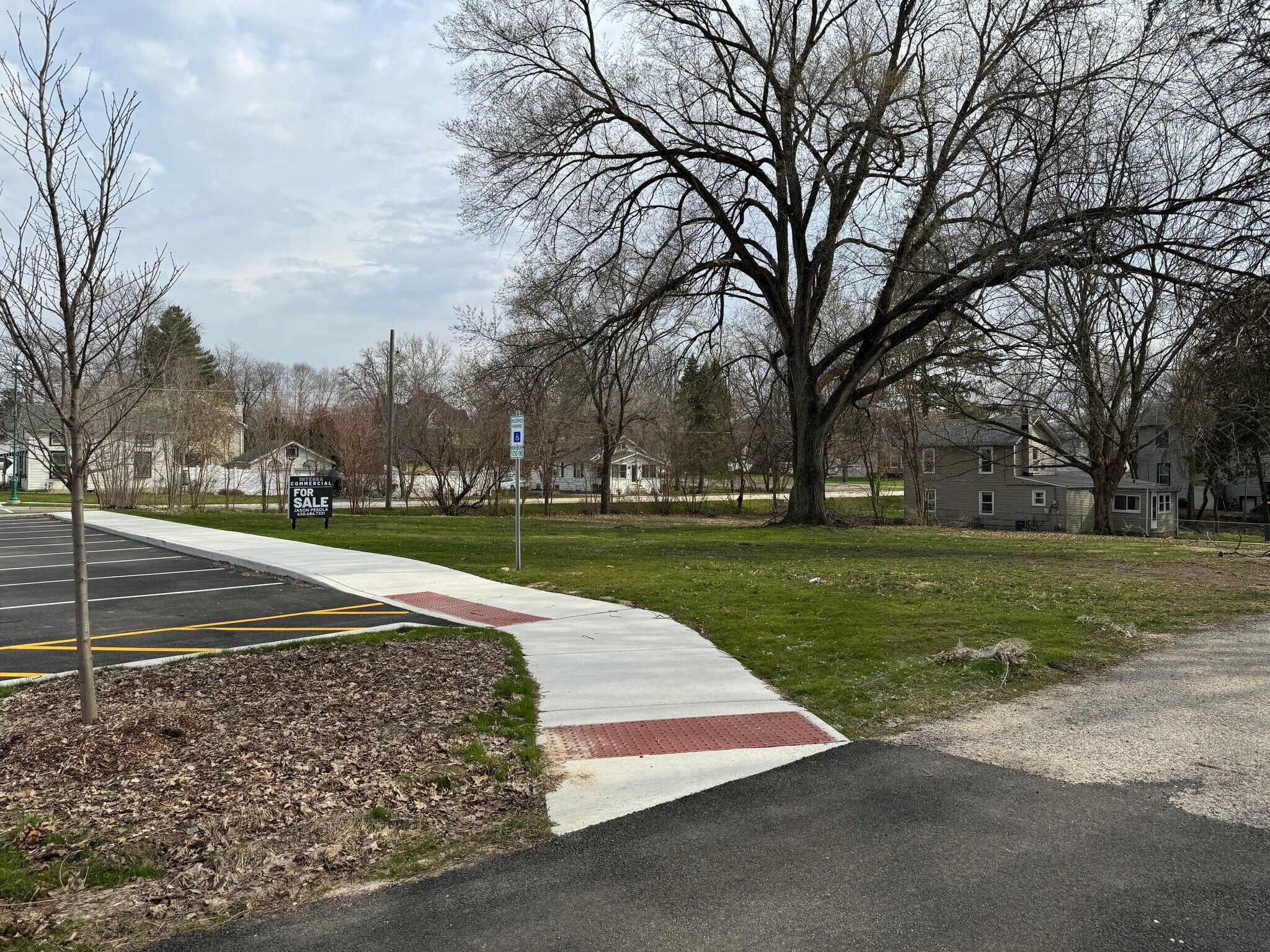 155 S Madison St, Oswego, IL à vendre Photo principale– Image 1 sur 24