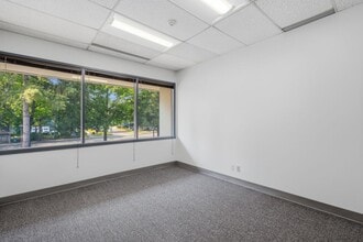 4002-4014 148th Ave NE, Redmond, WA à louer Photo intérieure– Image 1 sur 7