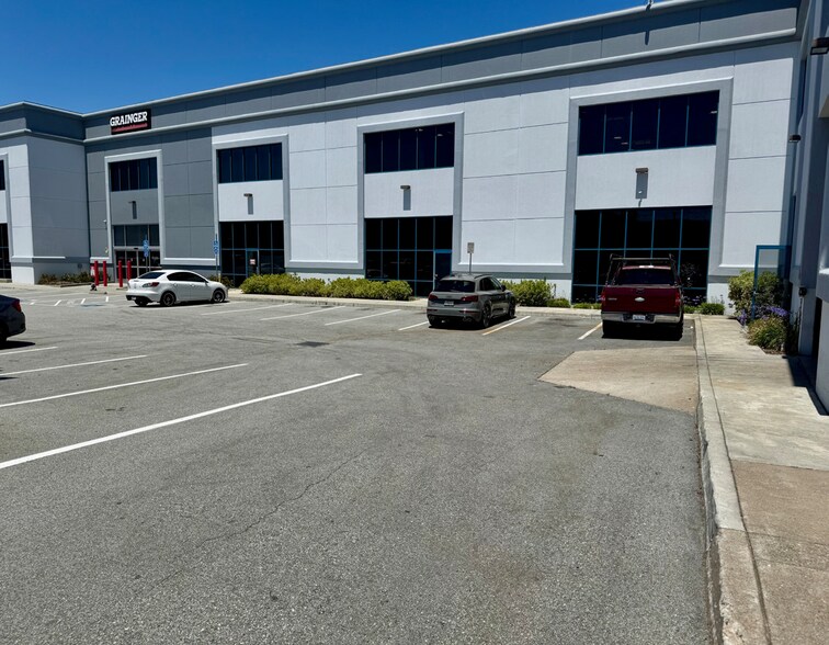 1348-1368 Rollins Rd, Burlingame, CA à louer - Photo de l’immeuble – Image 2 sur 3