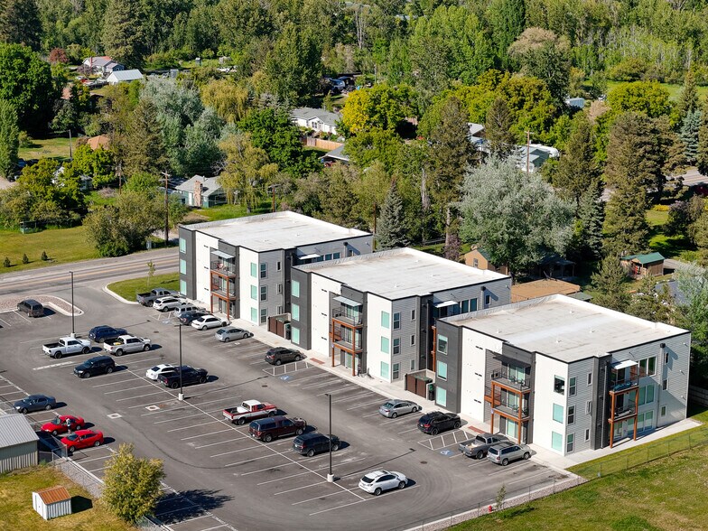 128 E Evergreen Dr, Kalispell, MT à vendre - Photo de l’immeuble – Image 2 sur 30