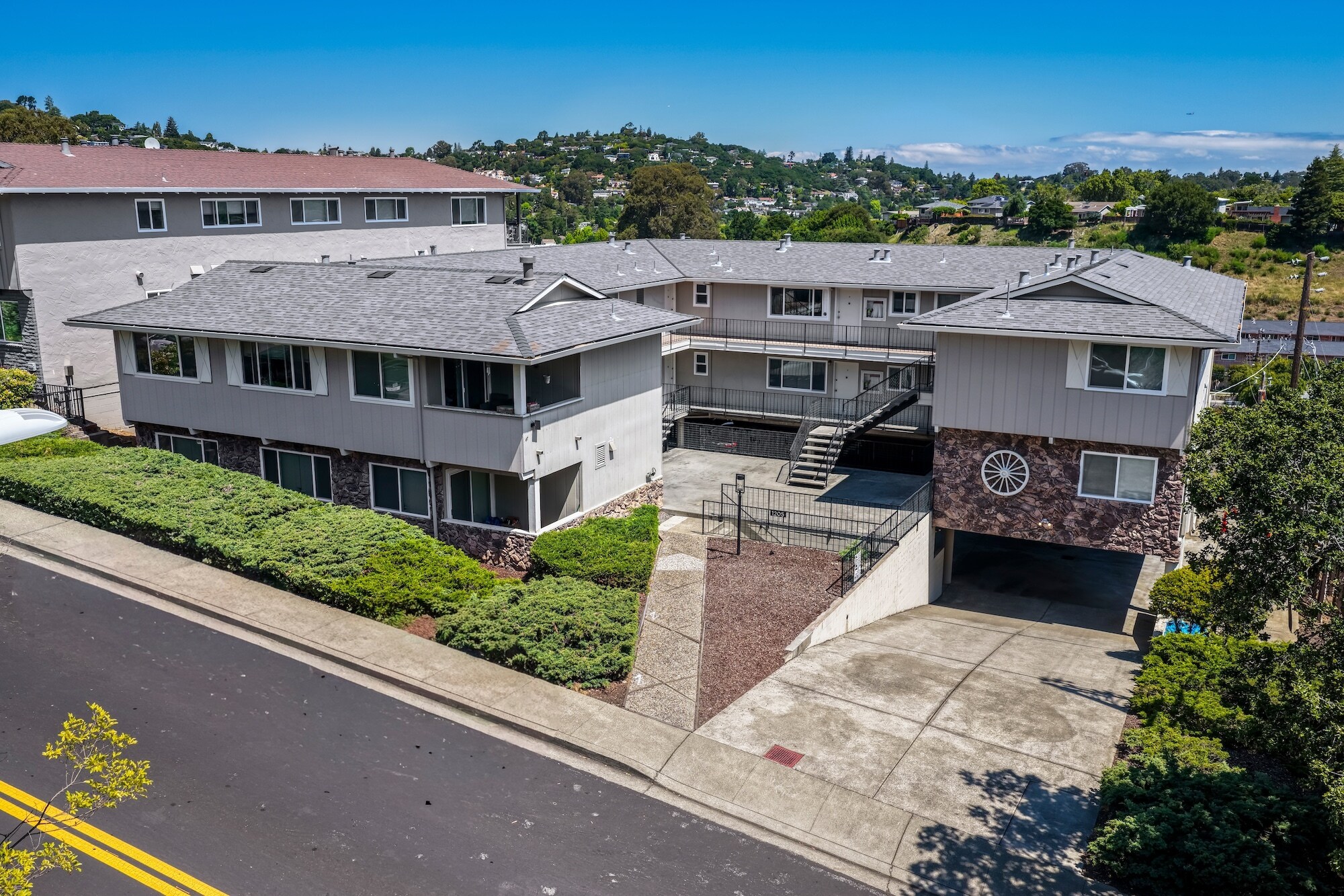 1205 Geraldine Way, Belmont, CA à vendre Photo de l’immeuble– Image 1 sur 18
