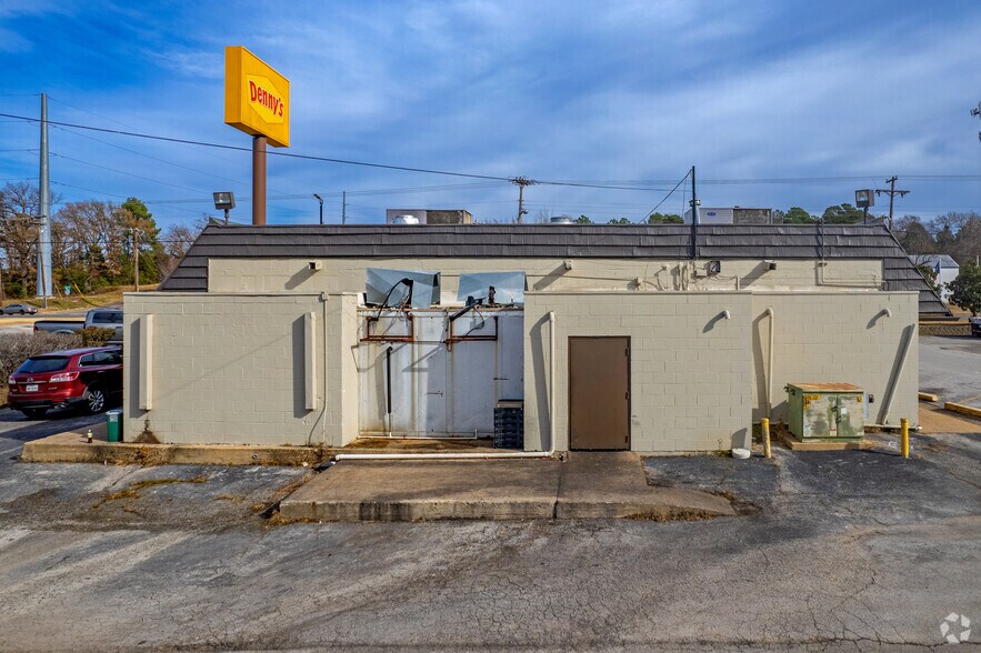 3422 W Gentry Pkwy, Tyler, TX à louer - Photo de l’immeuble – Image 3 sur 28