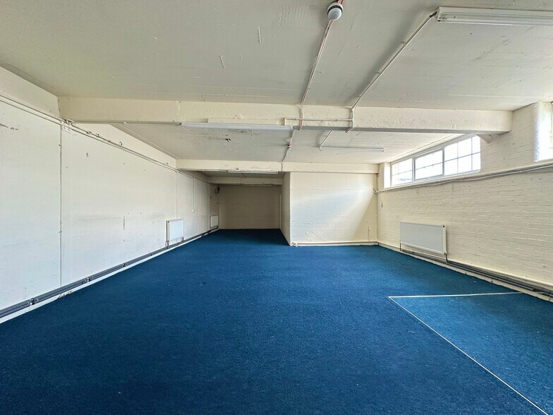 Leagrave Rd, Luton à louer - Photo de l’immeuble – Image 2 sur 9