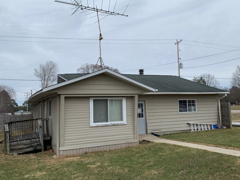 8036 N Clare Ave, Harrison, MI à vendre - Photo de l’immeuble – Image 2 sur 53