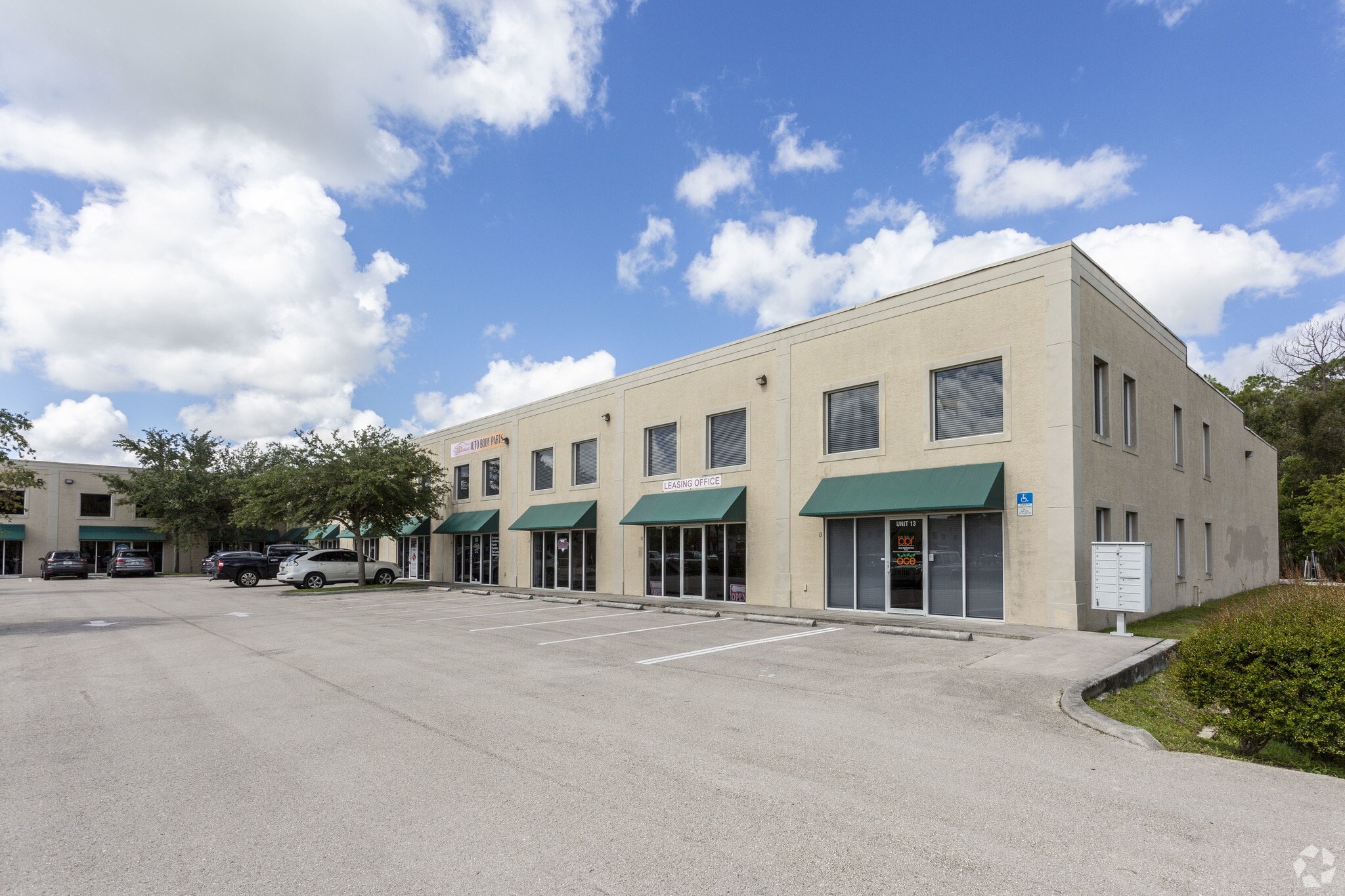 13720 Jetport Commerce Pky, Fort Myers, FL à louer Photo principale– Image 1 sur 4