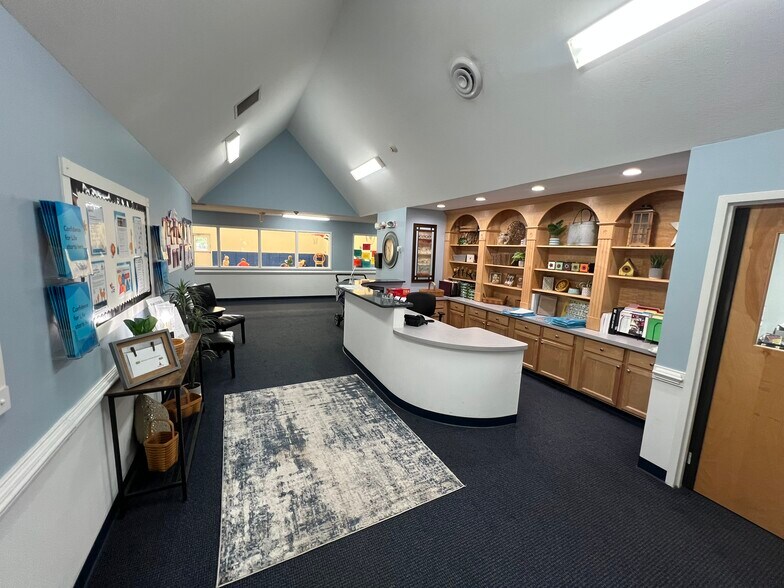 62 Capital Dr, Warsaw, IN à vendre - Photo de l’immeuble – Image 2 sur 14