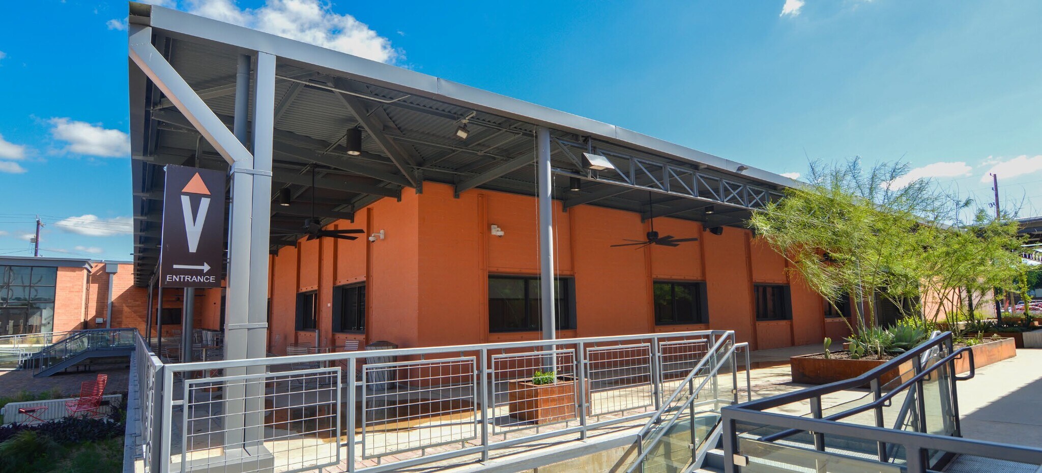 1305 E Houston St, San Antonio, TX à louer Photo principale– Image 1 sur 6