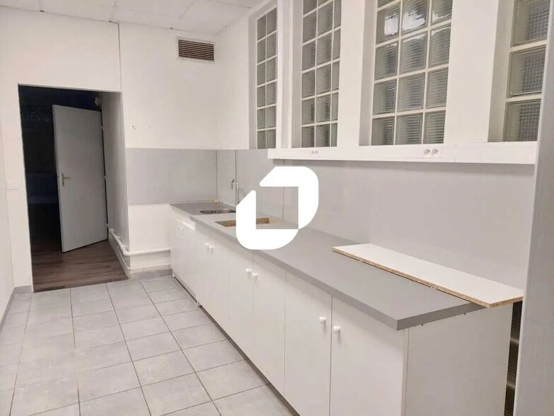 11 Avenue Jean D'Alembert, Trappes à louer - Photo de l’immeuble – Image 2 sur 8