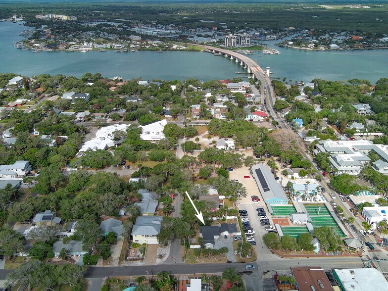200 S Pine St, New Smyrna Beach, FL à vendre - Aérien – Image 1 sur 7