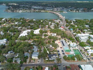Plus de détails pour 200 S Pine St, New Smyrna Beach, FL - Bureau à vendre