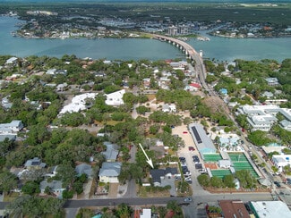 Plus de détails pour 200 S Pine St, New Smyrna Beach, FL - Bureau à vendre