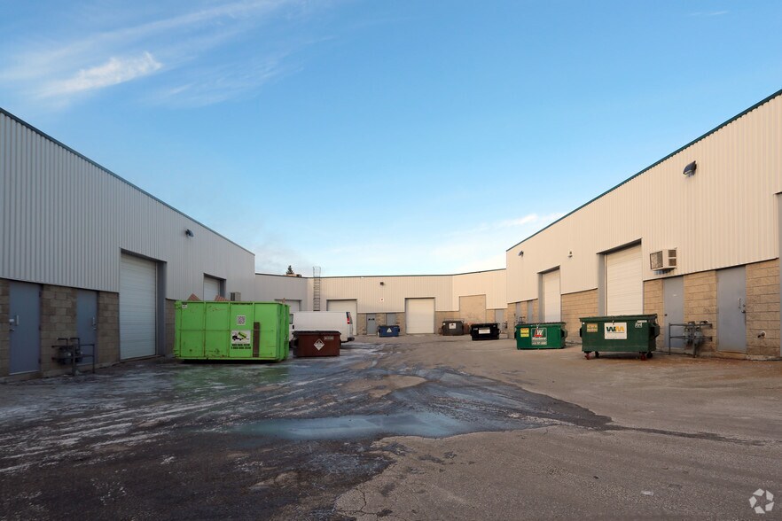 201 Spinnaker Way, Concord, ON à vendre - Photo de l’immeuble – Image 3 sur 13