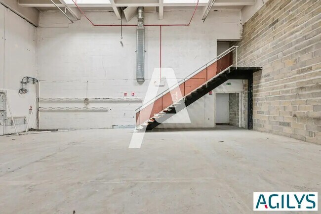 Plus de détails pour Local d'activités à louer