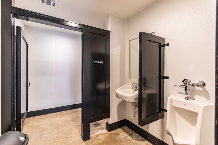 2057 E Madison Ave, Bastrop, LA à louer - Photo intérieure – Image 3 sur 19