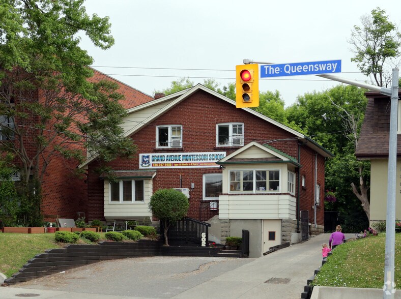 602 The Queensway, Toronto, ON à vendre - Photo principale – Image 1 sur 2