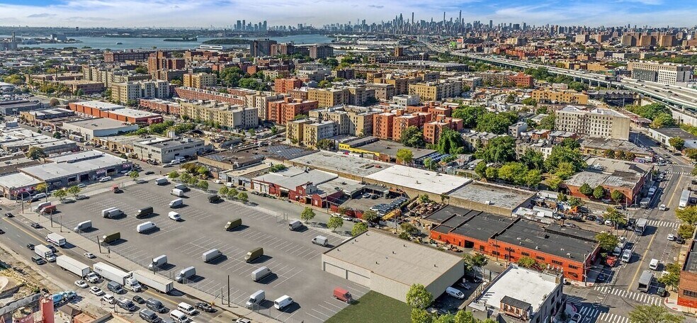 913 Edgewater St, Bronx, NY à louer - Photo de l’immeuble – Image 1 sur 5