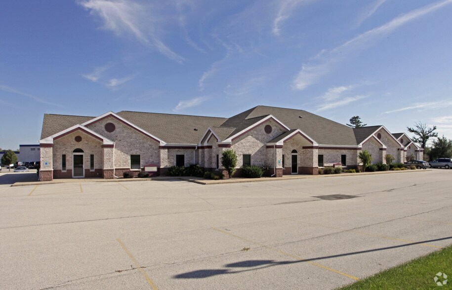 1540 Main Ave, De Pere, WI à louer - Photo principale – Image 1 sur 6