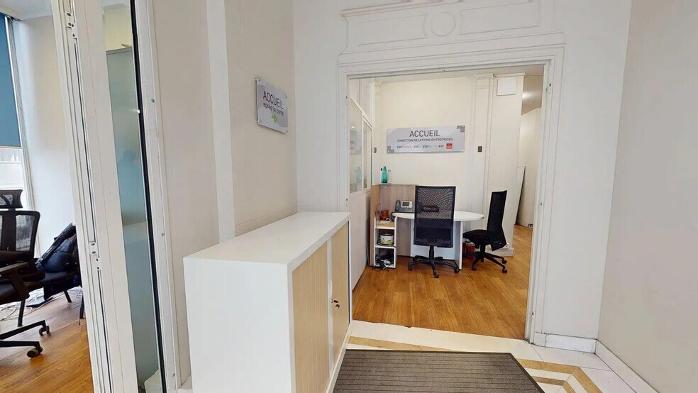 31 Rue Saint-Ambroise, Paris à louer - Photo de l’immeuble – Image 1 sur 17