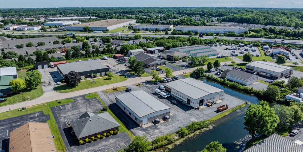 5235 Commerce Cir, Indianapolis, IN à louer - Photo de l’immeuble – Image 2 sur 3