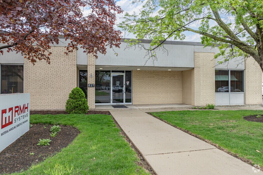 857 N Larch Ave, Elmhurst, IL à louer - Photo de l’immeuble – Image 2 sur 5