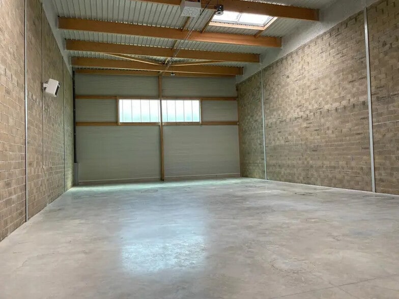 Local d’activités dans Coupvray à louer - Photo de l’immeuble – Image 2 sur 21