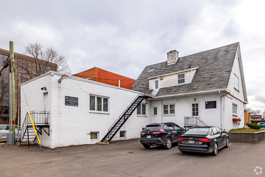 5870 Rue Sherbrooke E, Montréal, QC à louer - Photo de l’immeuble – Image 2 sur 2