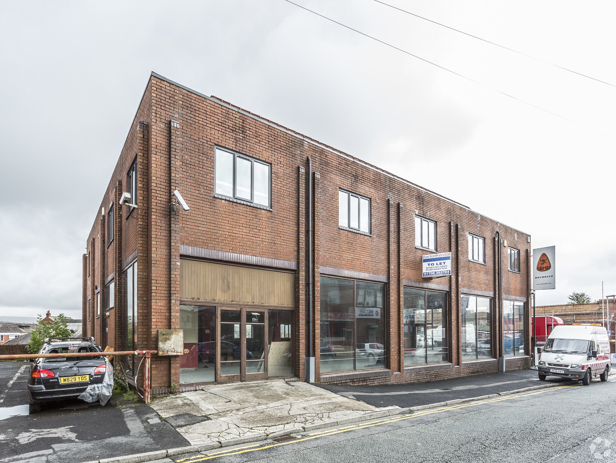 11-31 School Ln, Rochdale à louer Photo principale– Image 1 sur 5