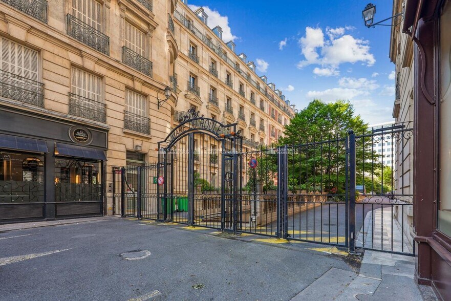 7 Square Du Roule, Paris à louer - Photo de l’immeuble – Image 3 sur 6