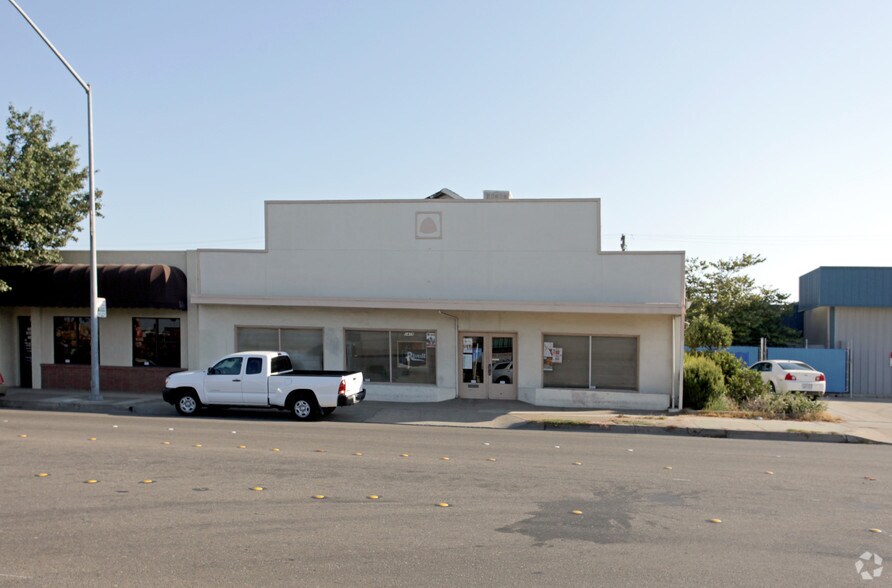 1410 9th St, Modesto, CA à vendre - Photo principale – Image 2 sur 18