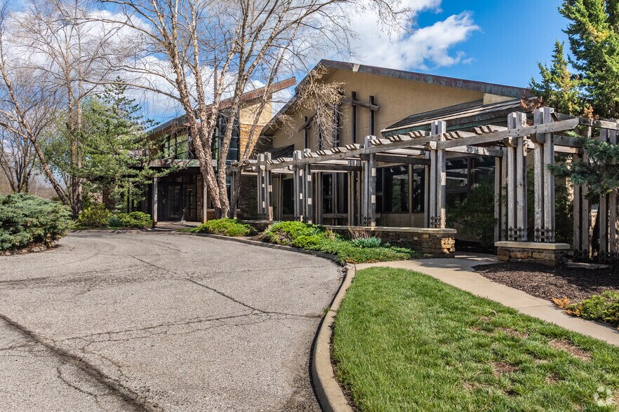 25055 W Valley Pky, Olathe, KS à vendre - Photo de l’immeuble – Image 3 sur 13