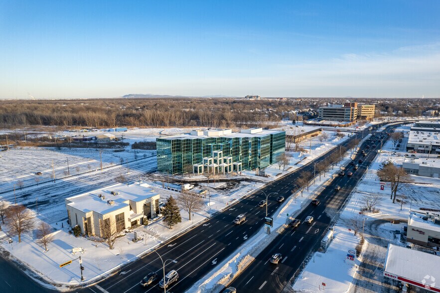 375 Boul Roland-Therrien, Longueuil, QC à louer - Aérien – Image 2 sur 10