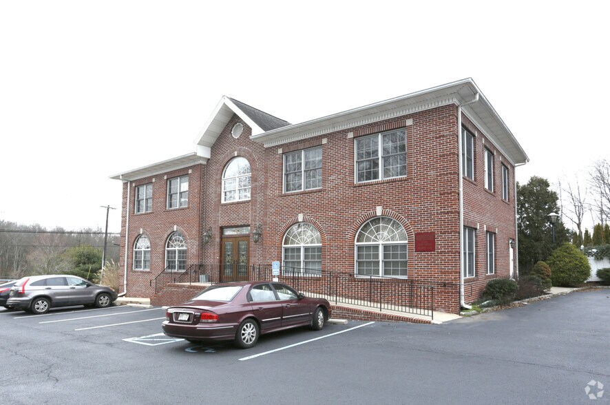 1910 Oak Tree Rd, Edison, NJ à louer - Photo de l’immeuble – Image 2 sur 13