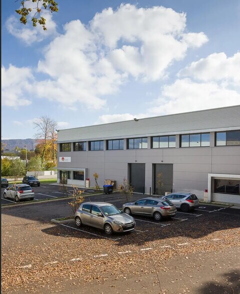Local d'activités dans Cesson à vendre - Photo de l’immeuble – Image 1 sur 6